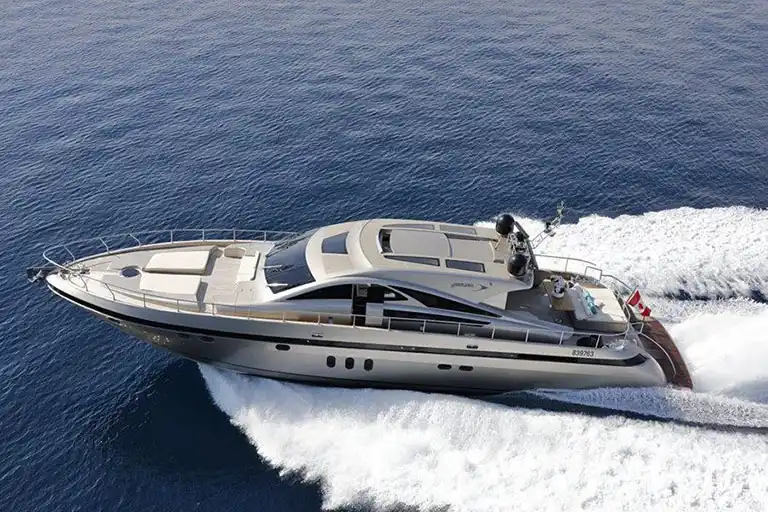 A meticulously clean and well-arranged boat is paramount when selling.